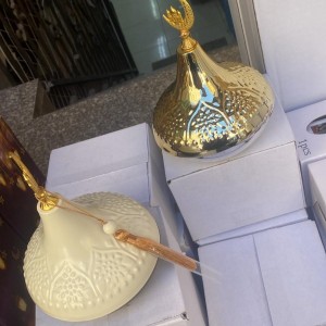 مضيفة تقديم تمر - كاندي ذهبي / بيج مع غطاء شكل هلال مذهب